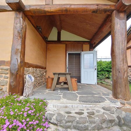 Geumok Log Pension Seogwipo Bagian luar foto