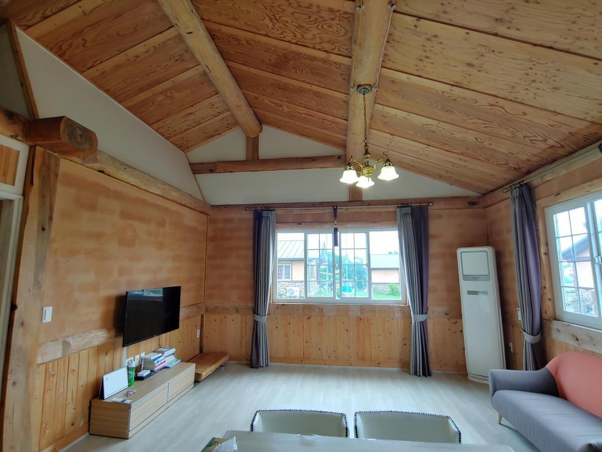 Geumok Log Pension Seogwipo Bagian luar foto