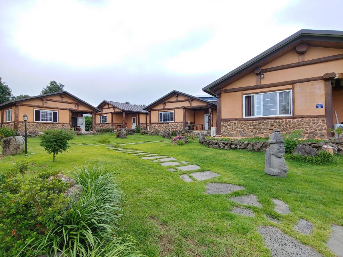 Geumok Log Pension Seogwipo Bagian luar foto