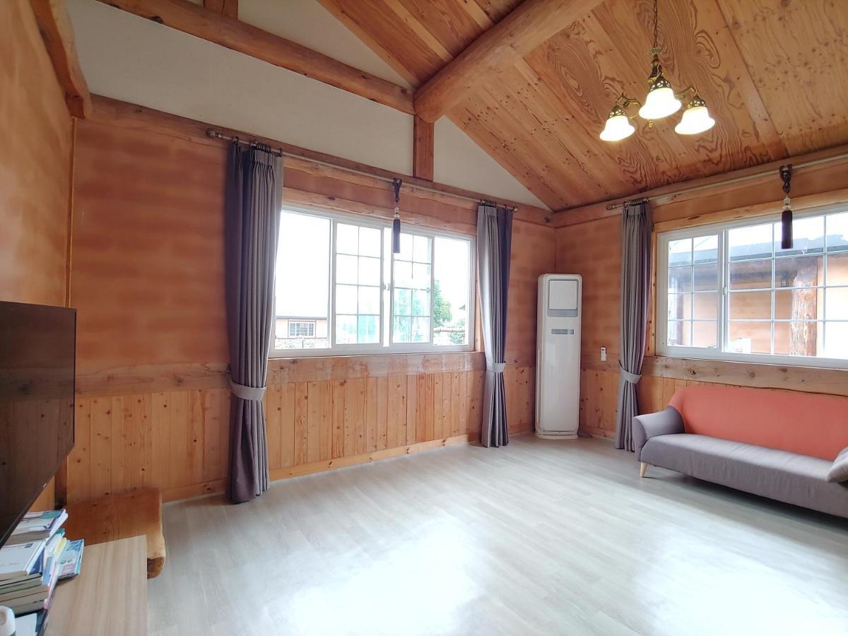 Geumok Log Pension Seogwipo Bagian luar foto