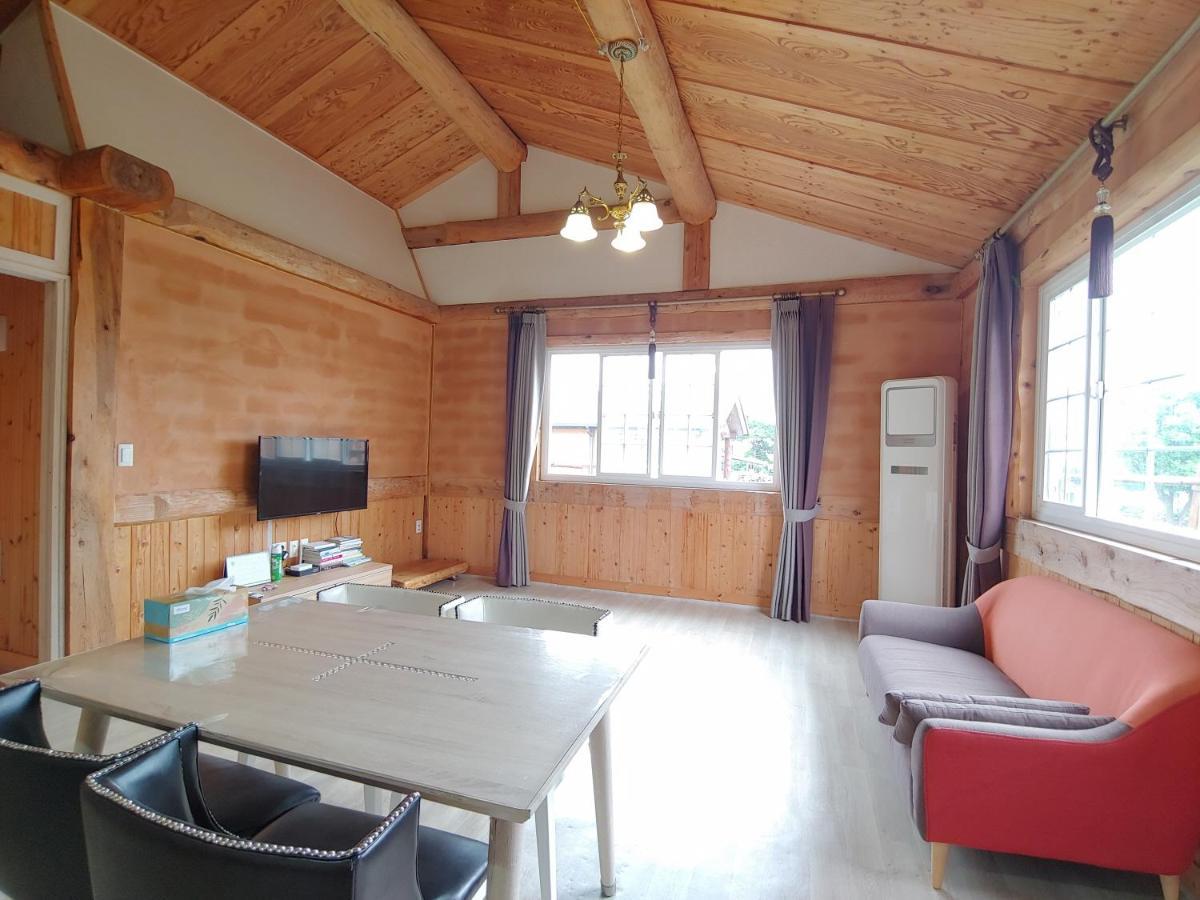 Geumok Log Pension Seogwipo Bagian luar foto