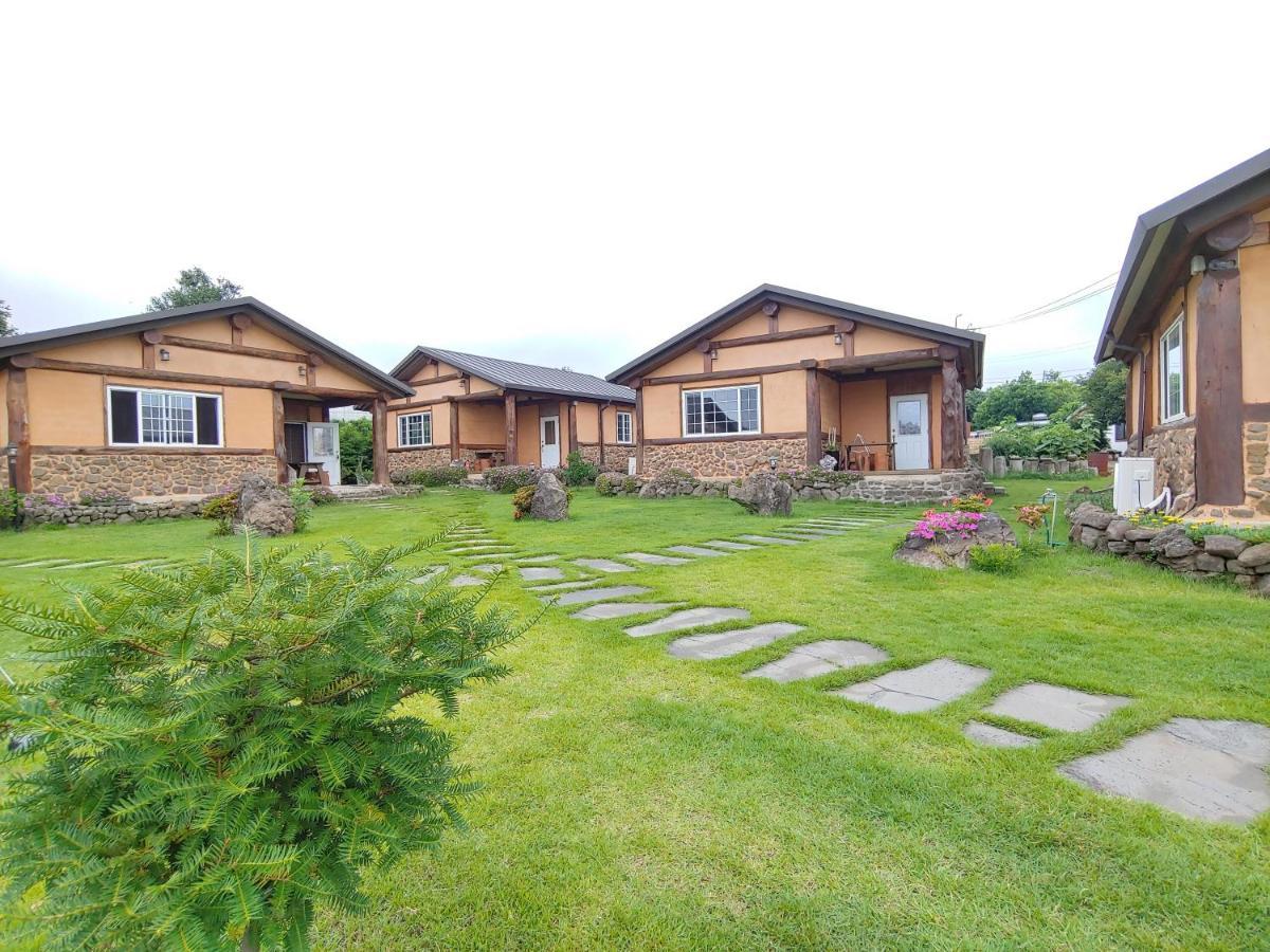 Geumok Log Pension Seogwipo Bagian luar foto