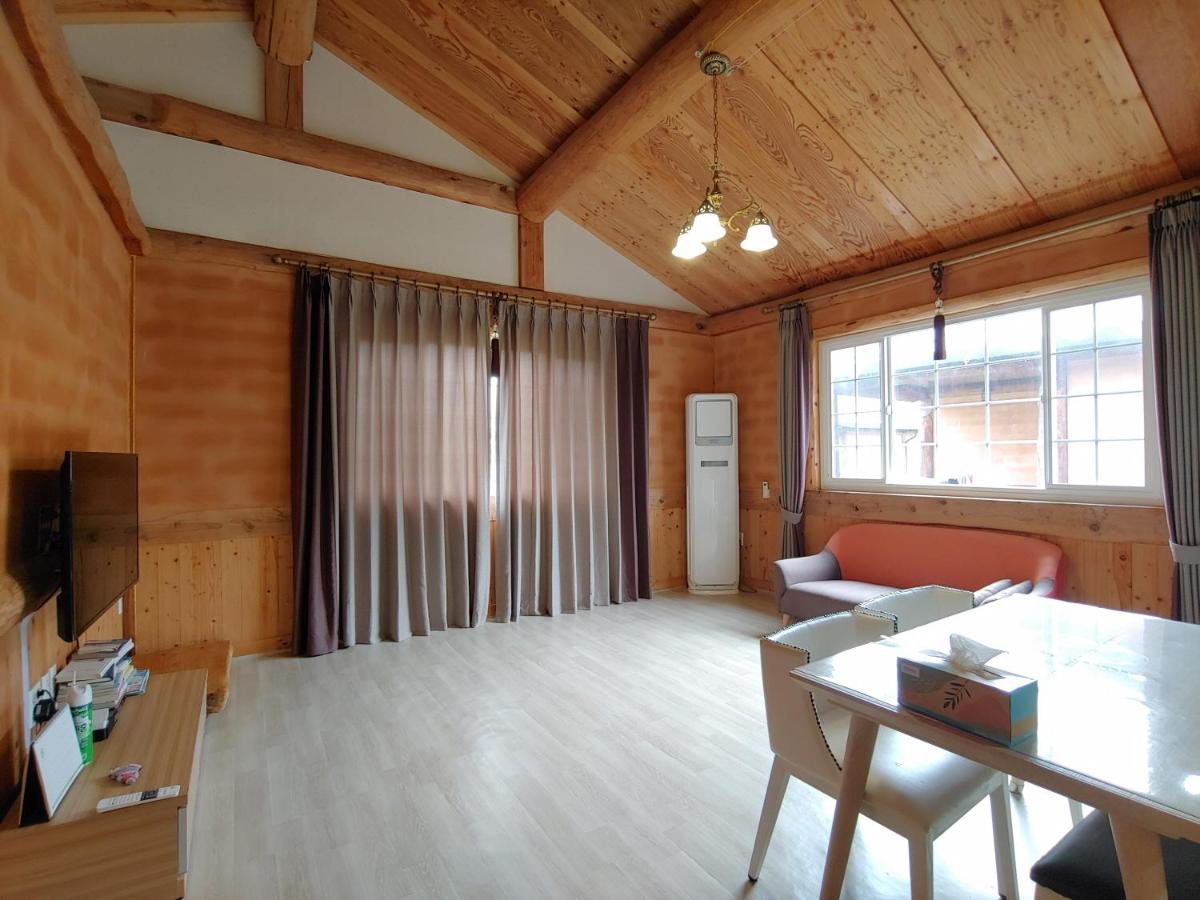 Geumok Log Pension Seogwipo Bagian luar foto